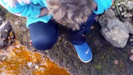 у ск алы внизу