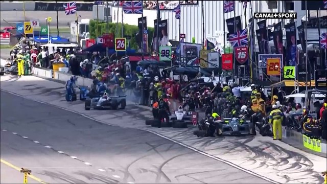 IndyCar Pocono 2016 Rossi Castroneves Kimball Crash On Pit Lane