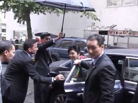 Yingluck Shinawatra arrives at President Thein Sein's hotel in NYC