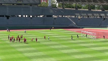 Quand les Canadiennes simulent une bagarre pour entarter leur entraîneur