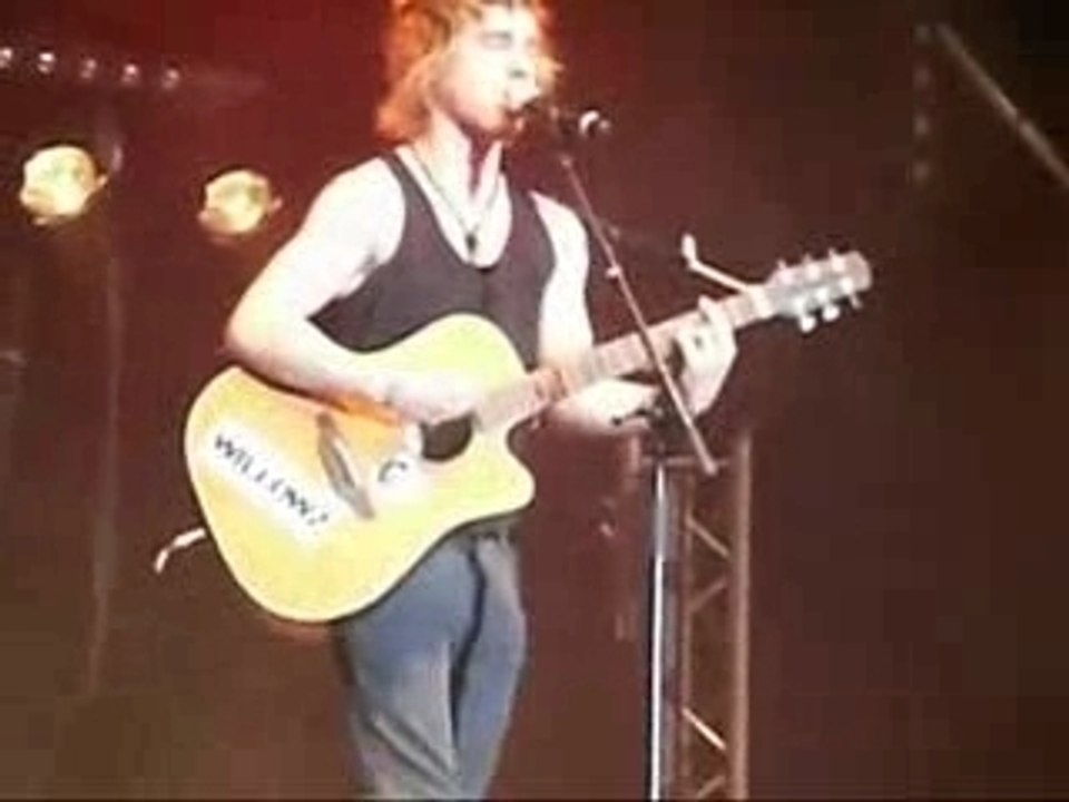 Julien Doré chante au concert Nouvelle Star à Trouville