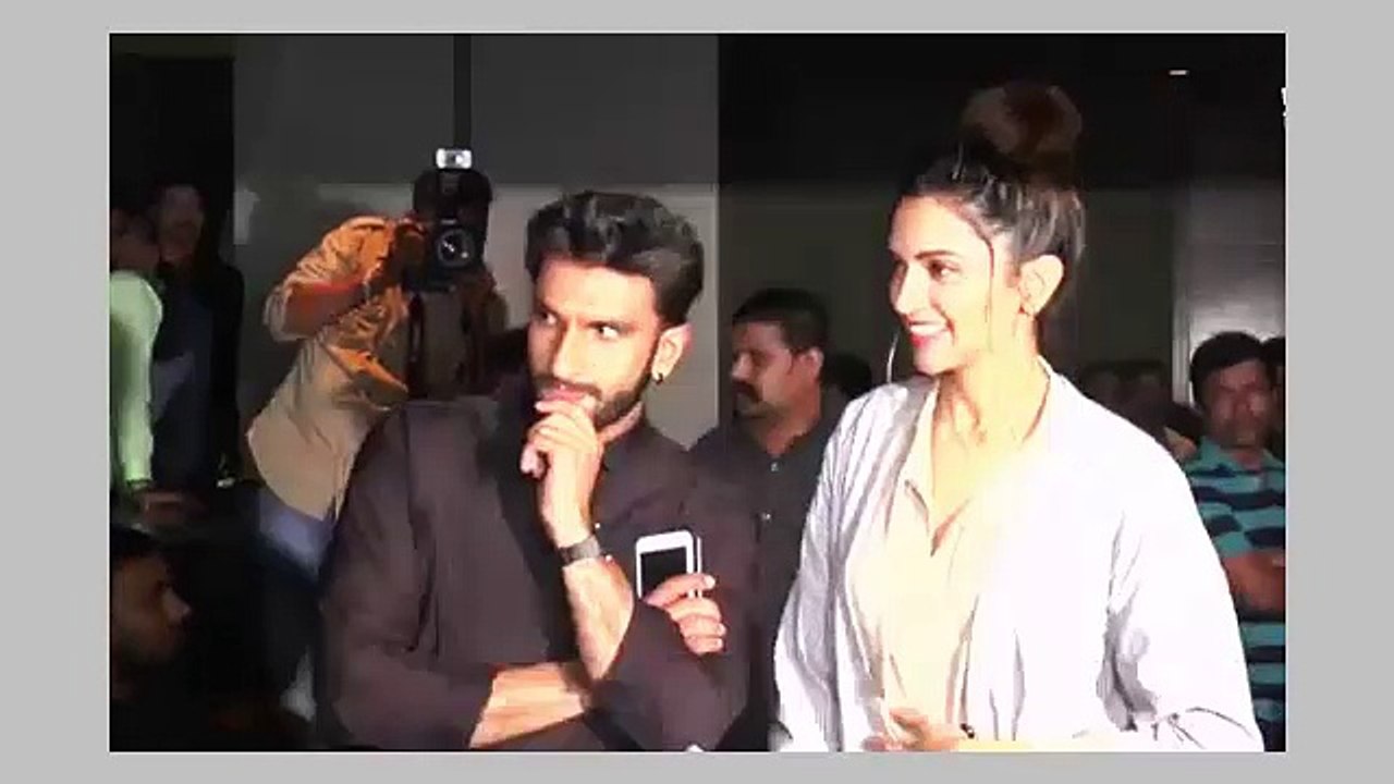 Deepika Padukone Kissing Ranveer Singh|Deepika Padukone KISSED Ranveer Singh | Madaari Screening