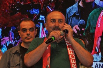 Bakan Çavuşoğlu: "Darbeciler Benim Konutuma da İnmeye Çalıştılar"