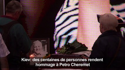 Kiev: des centaines de gens rendent hommage à Petro Cheremet