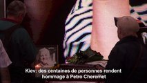 Kiev: des centaines de gens rendent hommage à Petro Cheremet
