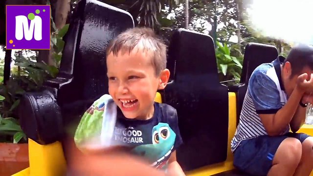 Водные развлечения и пенный бассейн плаваем по воде и Макс катается на американских горках OcenPark новое видео 2016