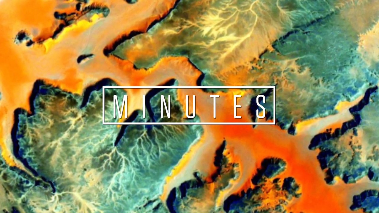 2 minutes d'un zoom vertigineux du télescope Hubble sur l'amas de galaxies Abell