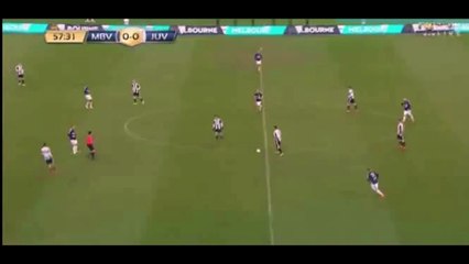 Le défenseur de la Juventus Carlos Blanco marque du milieu de terrain !