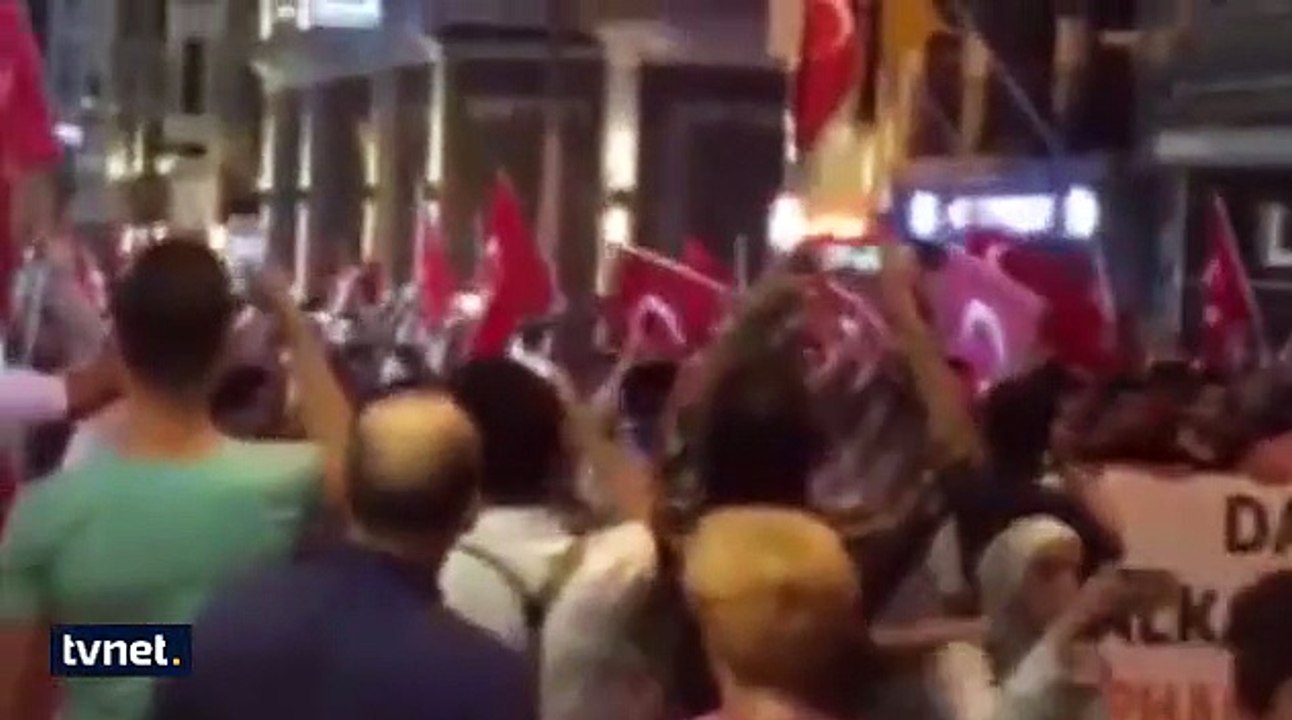 Darbeye karşı Mekke'nin fethi marşıyla yürüdüler