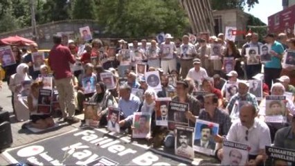 Galatasaray Meydanı'ndaki Oturma Eyleminde " Barış" ve 'Demokrasi' İstekleri Dile Getirildi