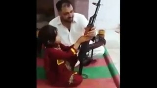 How A Little Child From Peshawar Giving Warning To Modi-Must Watch