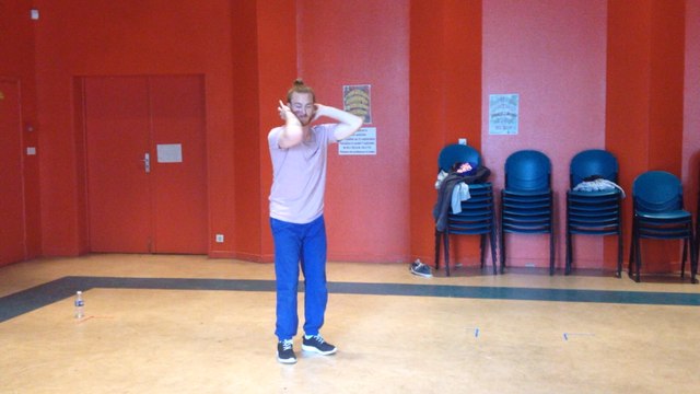 Les danseurs et musiciens répètent pour le spectacle final de Temps-Fête 2016