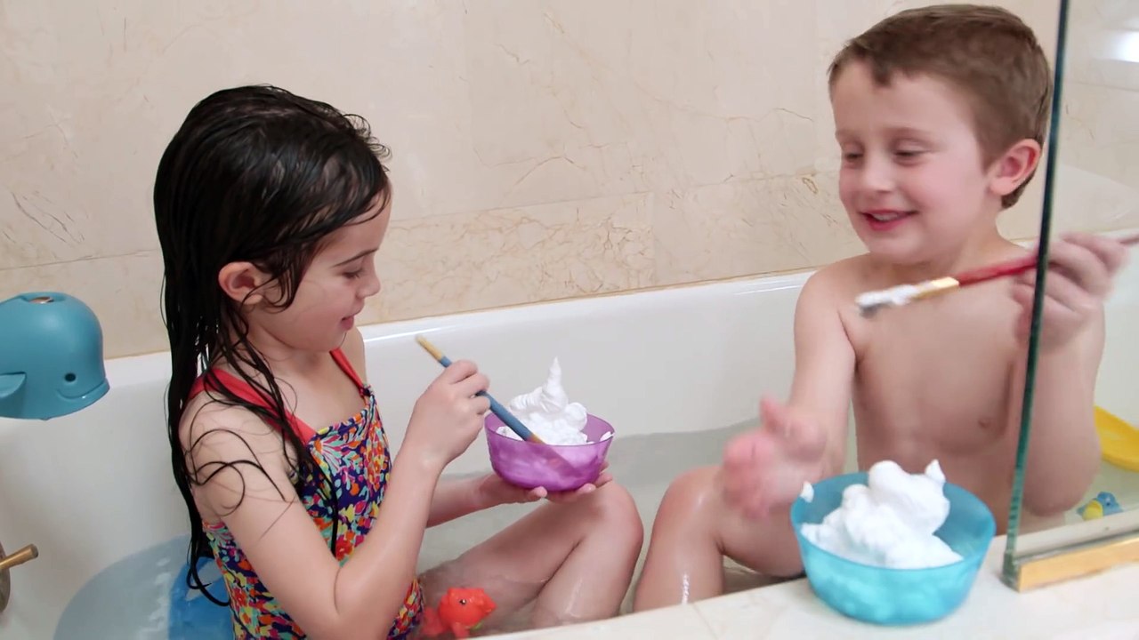 MOM HACKS ℠   Bath Time! (Ep. 5)