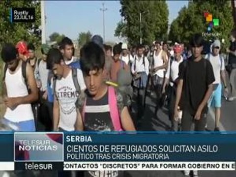 Serbia: cientos de refugiados intentan llegar caminando a Hungría