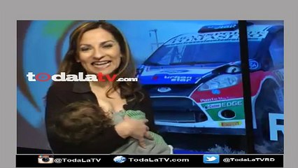 Conductoras de TV amamantan a sus hijos en vivo-Video