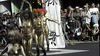 第２８回（２００５年）大須大道町人祭　「金粉ショー（ささらほうさら）」　3/4