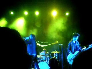 Kids in Glass Houses *Sunshine* Portsmouth Guildhall 10/02/10