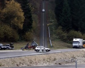 INCREDIBIL: Vezi cum arată un accident la 200 km/h! SPUNE NU VITEZEI la volan. Viața are prioritate.