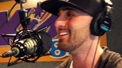 Guy sings every hit song from 2000-2016 over one beat!