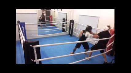 ２１歳のプロボクサーとスパーリング。年齢差１５こ。ソアーボクシング