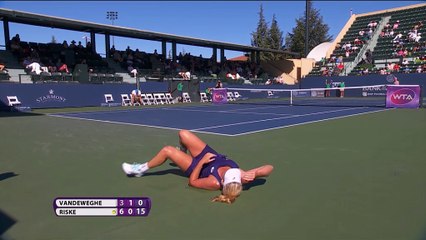 Stanford - Vandeweghe évacuée en fauteuil roulant