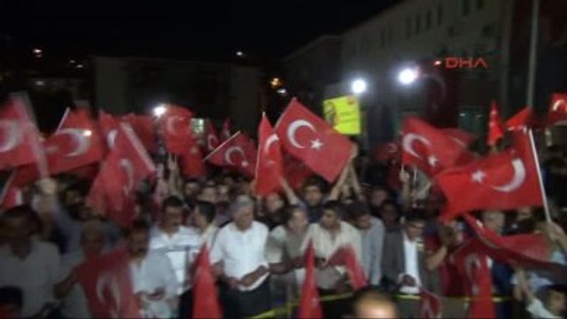 Hakkari'de Demokrasi Nöbetine Katılım Artıyor