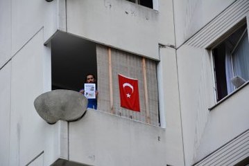 FETÖ'yü Protesto Eden Gurbetçinin Irkçılık İsyanı