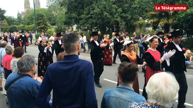 Festival de Cornouaille. Beau succès du grand défilé