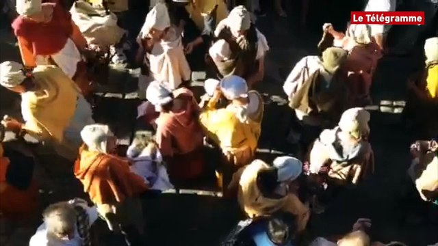 Dinan. Montée du Jerzual à la Fête des remparts