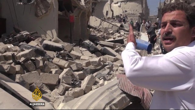 Syria civil war: Air strikes hit Aleppo hospitals