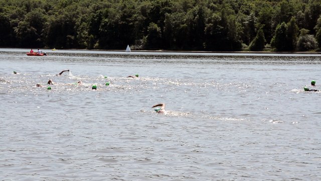 Traversée du lac des Vieilles Forges à la nage