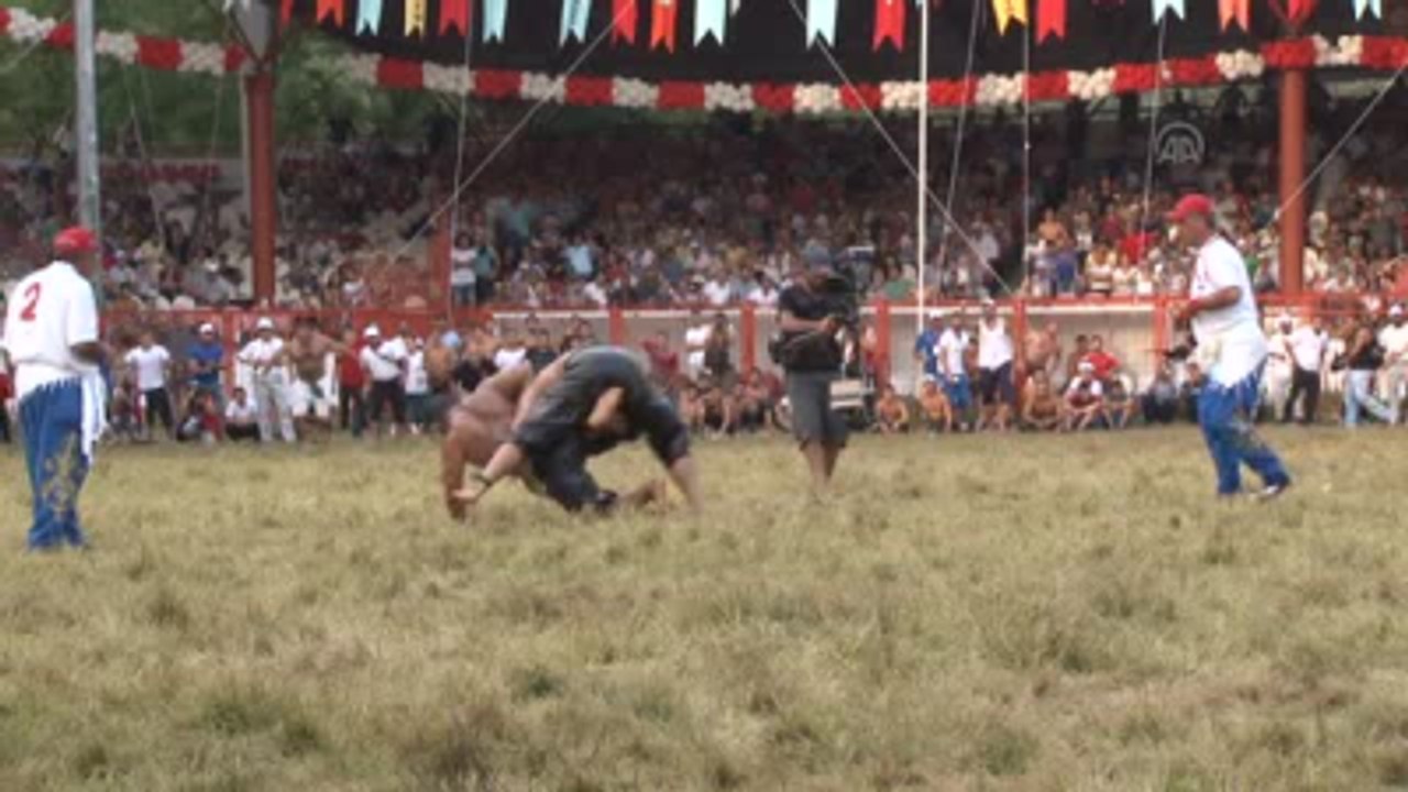 Kırkpınar Başpehlivanı Kara Darbe Girişimine Tepki Gösterdi