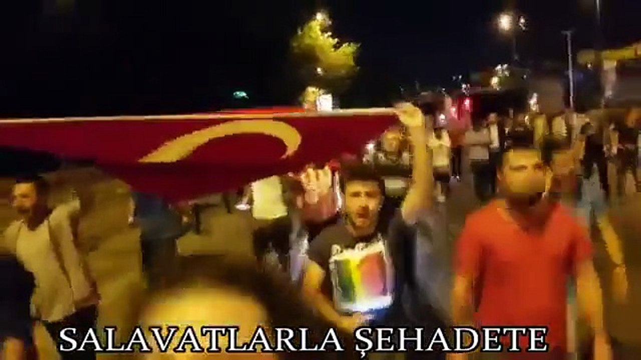 Boğaziçi Köprüsü'nde Direnen Halkın Yeni Görüntüleri !!