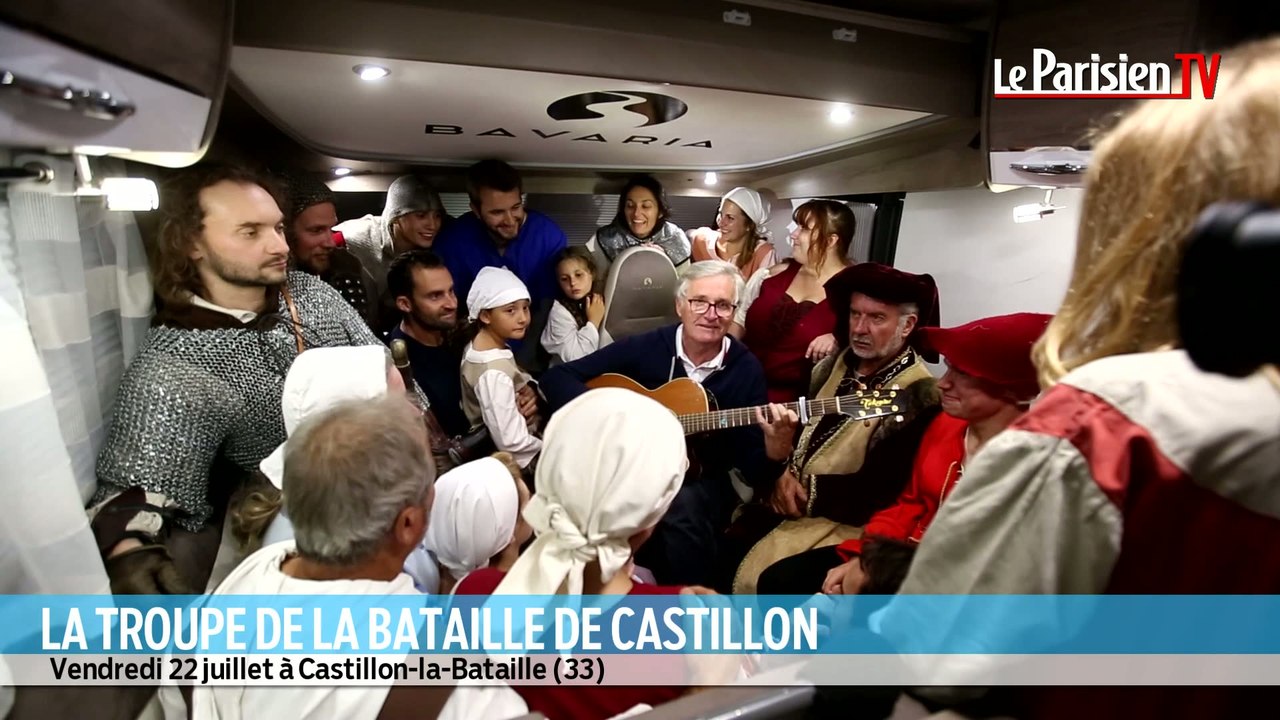 23 choristes interprètent la chanson d'Alienor dans notre camping-car