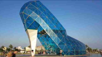 Un templo en forma de zapato de tacón de aguja atrae críticas y visitas en Taiwán