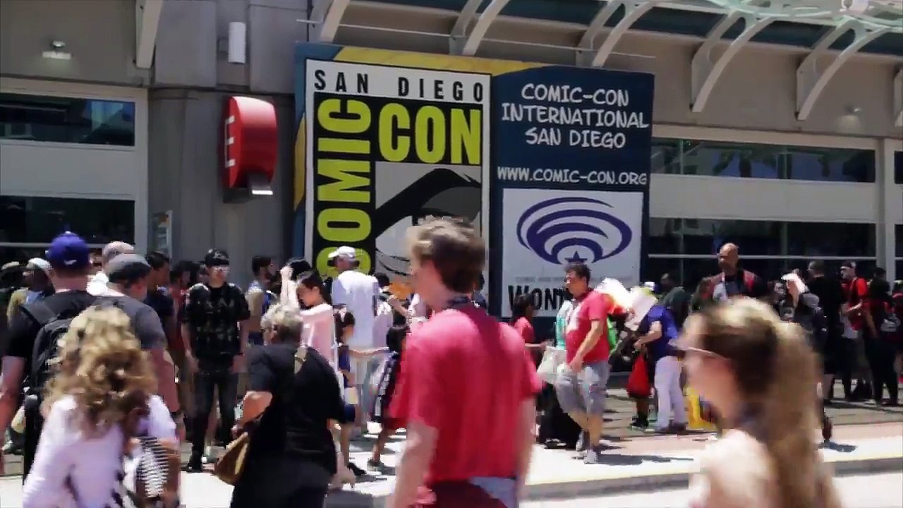 The Flash Season 3 Interview Comic Con 2016 - Grant Gustin, Tom Felton, Danielle Panabaker