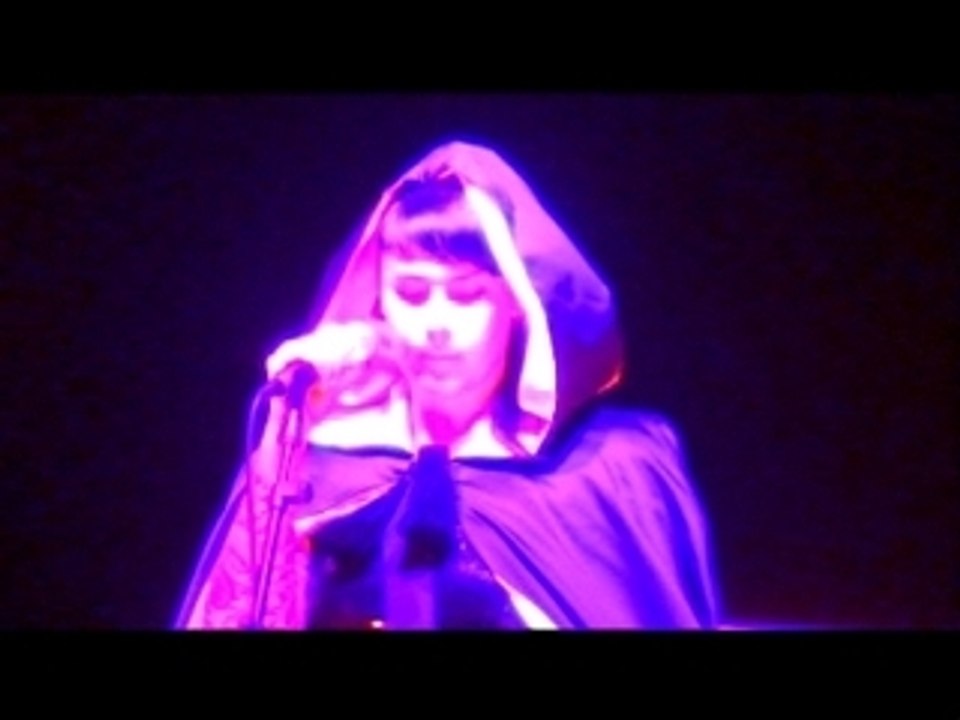 The hacker Miss Kittin Pont du Gard part 02