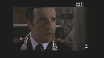 Il Capitano Insinna e il Maresciallo Frassica alle prese con....i gatti