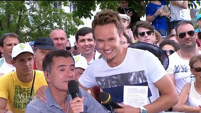 Laurent Luyat fond en larmes sur le plateau de Village départ - Regardez