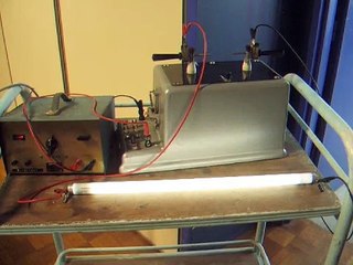 Décharge électrique dans les gaz. Electrical shock in the gas.