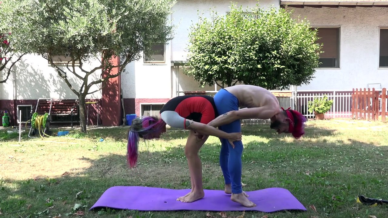 YOGA CHALLENGE FAIL - SCHERZI DI COPPIA