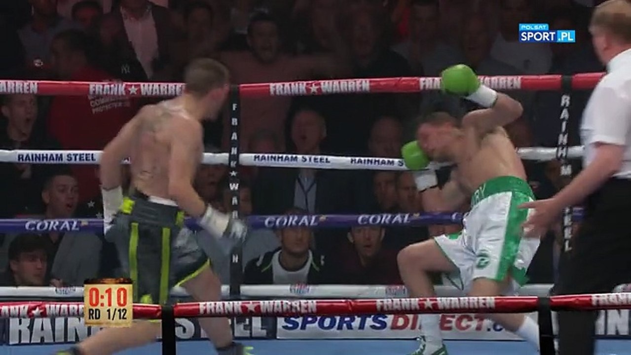 Czy sędzia powinien liczyć pięściarza po upadku na liny