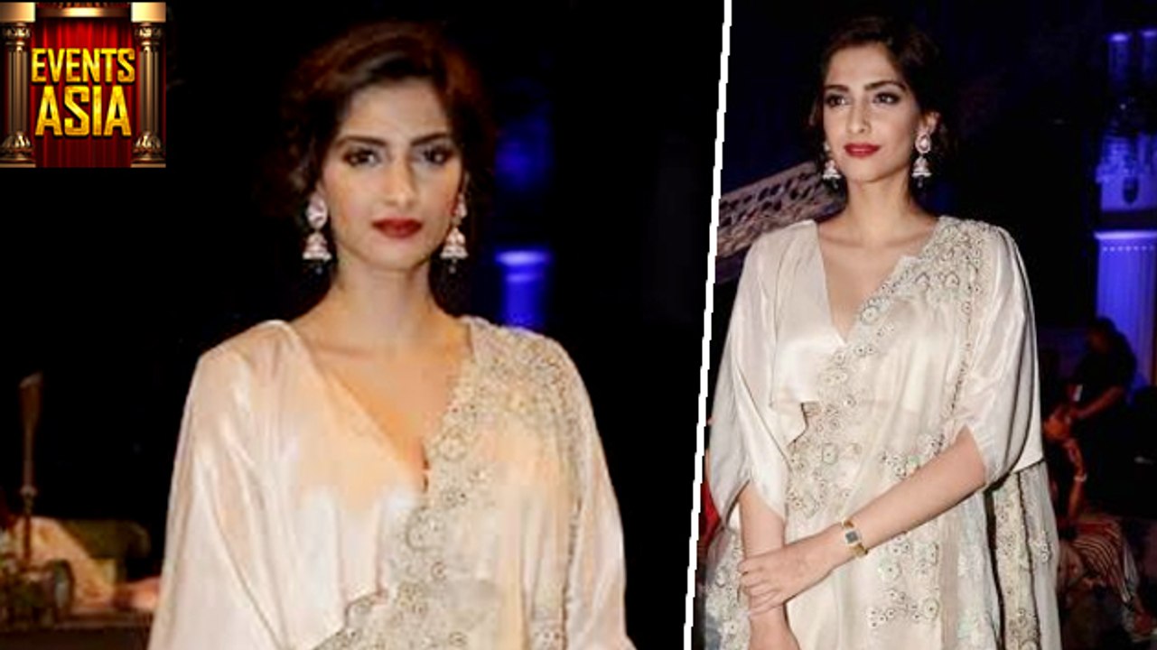 Sonam Kapoor Catch Attention With Her Fabulous Outfit | India Couture Week | Events Asia