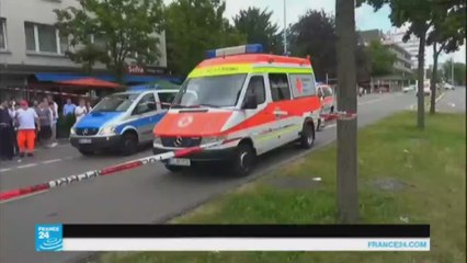 شاب سوري يطعن بالساطور