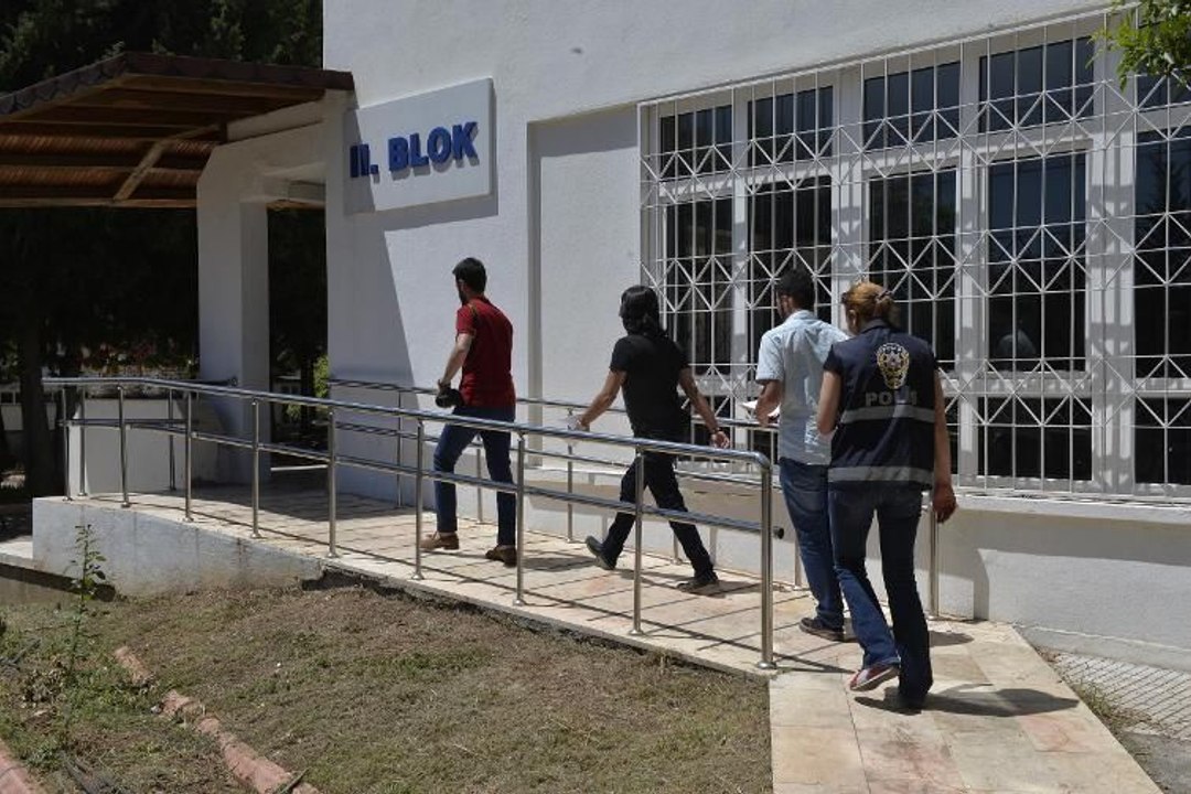Çukurova Üniversitesi'nde akademisyen odalarına baskın