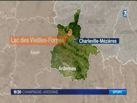 Ils traversent à la nage le lac des Vieilles Forges