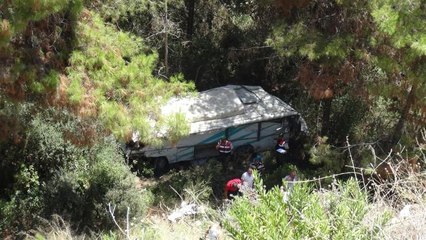 Tarım işçilerini taşıyan minibüs devrildi: 17 yaralı