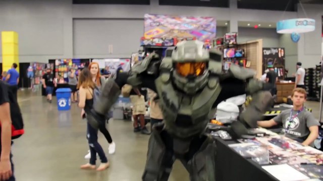 Des soldats du jeu vidéo Halo dansent au Comic Con - The Band Of The Spartans