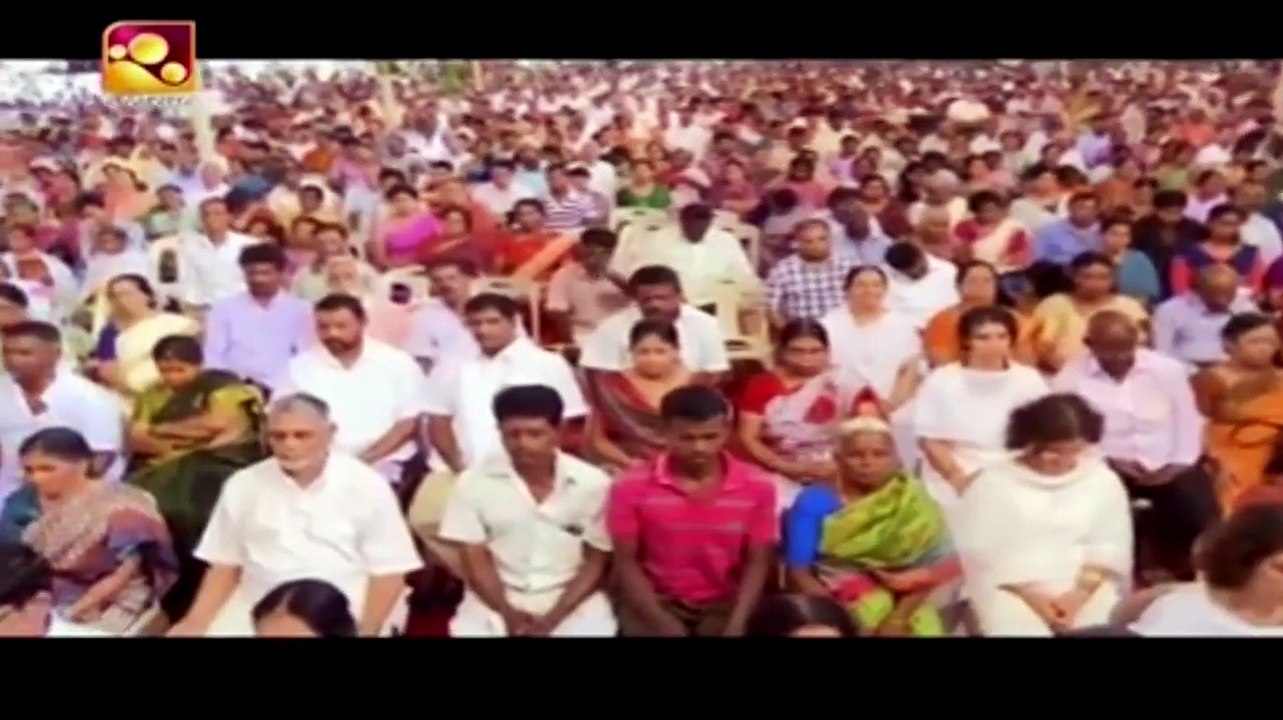 Mata Amritanandamayi singing Nirvanashatakam