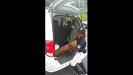 Il fait semblant d'oublier l'anniversaire de son fils et lui fait une belle surprise !